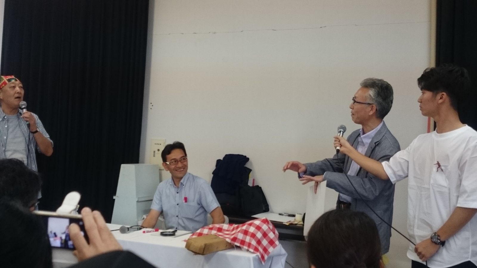 安田氏のおもちゃ鑑定団行われる 八戸市立町畑小学校